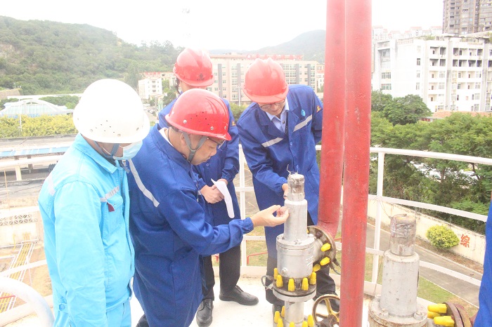 F:\yf\官網oa推文及圖片年‚209\省、市、區(qū)各級市場監(jiān)督管理局蒞臨曠遠能源股份有限公司督導調研燃氣特種設備安全工作(1)\省、市、區(qū)各級市場監(jiān)督管理局檢查圖片.jpg