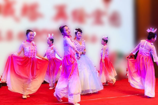 L:\企劃內(nèi)容整理\曠遠(yuǎn)歷年照片（附稿件）對內(nèi)照片（活動、培訓(xùn)、事件）\2019年9��?��?9日半年度\20170125095699939993-.jpg